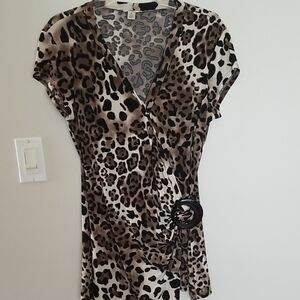 Cache Women's V Nevk Body Con Shortsleeve Top Leopard Sz Medium